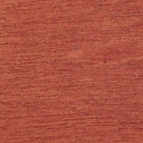 Texture de bois rougeâtre avec grain horizontal subtil.