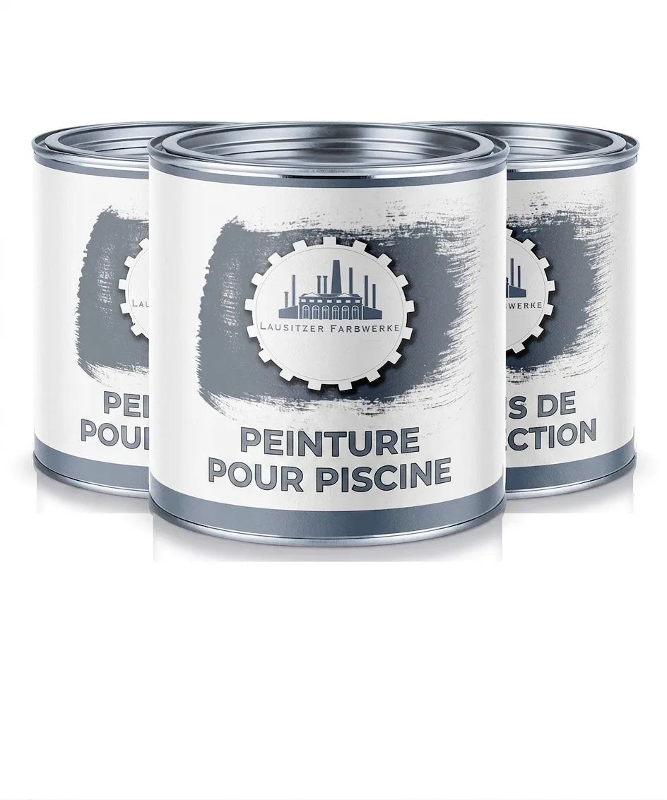 Trois pots de peinture Lausitzer Farbwerke, dont une peinture pour piscine (Poolfarbe) en blanc et gris.